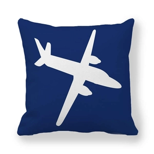 Funda de cojín azul marino con silueta de avión blanca en tela suave de piel de melocotón