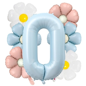 Détail de l'ensemble ballon chiffre 0 bleu bébé avec fleurs marguerites pastel