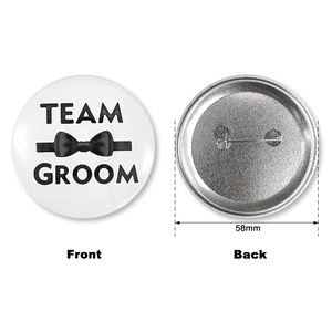Spilla Team Groom da 58mm per addio al celibato con papillon nero e retro in metallo