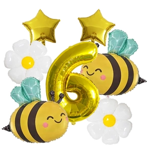 Détail du set de ballons abeille et marguerite avec étoile dorée et chiffre six de fête