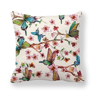 Détail macro d'imprimé aquarelle de papillon et cerisier sur tissu peau de pêche