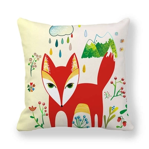 Detailansicht Kissenbezug aus Pfirsichhaut mit farbenfrohem Fuchs und Natur-Illustrationen