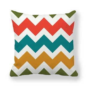 Détail de la taie d'oreiller en peau de pêche avec motifs de chevrons colorés