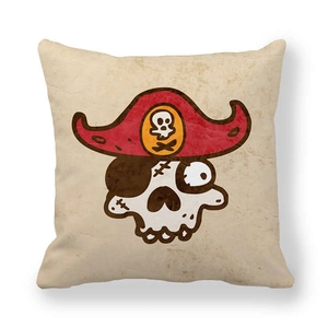 Detail des Cartoon-Piraten-Totenkopf-Drucks auf quadratischem Kissenbezug