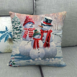 Detail eines Weihnachts-Schneemann-Familiendrucks auf Kissenbezug aus Leinen