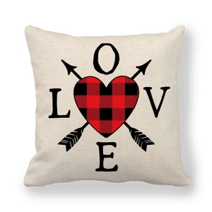 Housse de coussin en lin avec cœur à carreaux et flèche cupidon et texte LOVE au centre