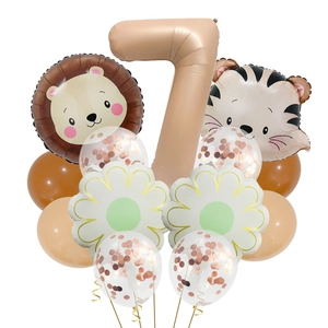 Détail du set de ballons animaux avec chiffre sept caramel pour décoration d'anniversaire