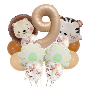 Détail du kit de ballons animaux safari avec chiffre 9, décorations lion et tigre