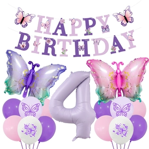 Détail du kit d'anniversaire papillon 4 ans avec ballon chiffre 4 et banderole violette