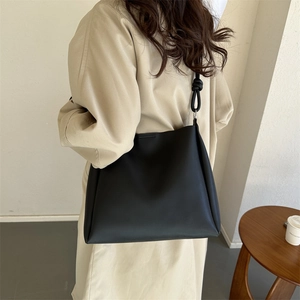 Retro black large capacity tote bag for women with minimalist knot detail on the strap