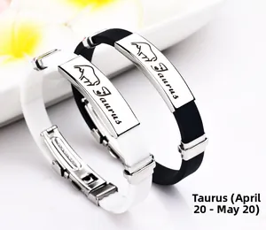 Details von schwarzen und weißen Stier-Silikonarmbändern mit gravierter Metallplatte