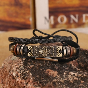 Mehrlagiges geflochtenes Lederarmband für Herren mit Vintage-Metallplatte und Perlen