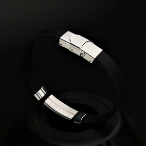 Men's titanium steel and black silicone bracelet with polished silver metal buckle