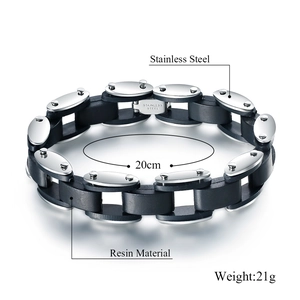 Detalle de la pulsera de cadena para hombre en acero inoxidable y resina de 20 cm