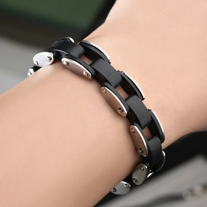Pulsera de estilo industrial para hombre en acero inoxidable y silicona negra
