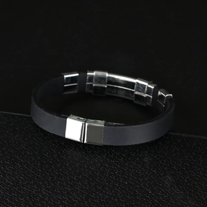 Bracelet ajustable pour homme en acier inoxydable ajouré et silicone noir, fini mat