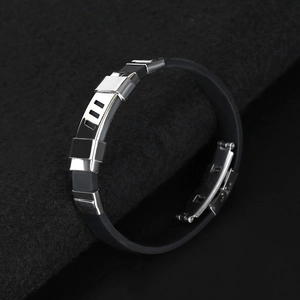 Bracelet ajustable pour homme en silicone noir et acier inoxydable à motif évidé tendance