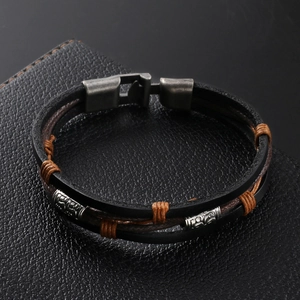 Bracelet rétro multicouche pour homme en cuir avec corde de chanvre et métal argenté
