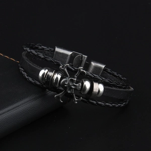 Herren Punk Totenkopf Armband mit mehrlagigem schwarzem Ledergeflecht und Metallperlen