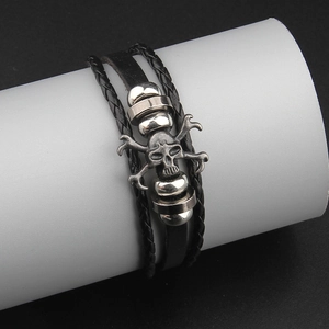 Herren Retro Punk Lederarmband geflochten mit Totenkopf und gekreuzten Knochen Design