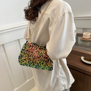 Sac baguette à paillettes colorées avec bandoulière chaîne dorée pour soirée