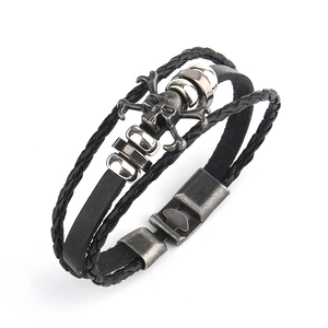 Mehrlagiges Retro-Punk-Lederarmband für Herren mit einem Vintage-Silber-Totenkopf-Anhänger