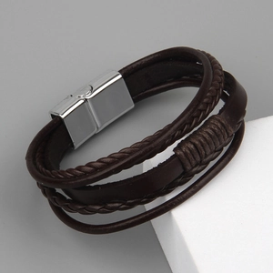 Bracelet multicouche en cuir tressé marron foncé pour homme avec fermoir magnétique