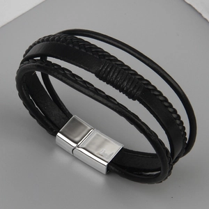 Bracelet multicouche en cuir tressé noir pour homme avec fermoir magnétique argenté