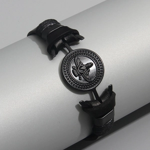 Bracelet en cuir noir pour hommes avec emblème Faravahar et design tressé