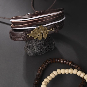 Ensemble de bracelets multicouches en cuir marron avec breloque feuille et perles en bois