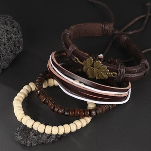 Ensemble de bracelets bohèmes en cuir avec perles en bois et pendentif feuille