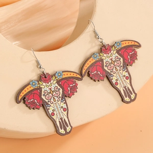 Orecchini a testa di toro western con motivi floreali colorati e dettagli boho chic