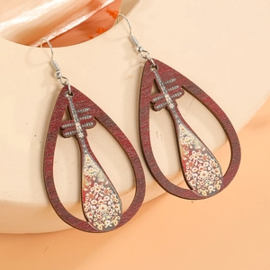 Boucles d'oreilles ethniques en bois en forme de goutte avec motif de luth et fleurs