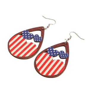 Independence Day Tropfenohrringe mit US-Flaggenmuster und blauen Herzsternen