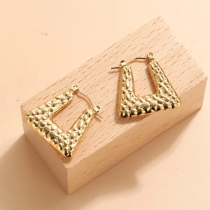 Vintage 18K gold plated stainless steel U-shaped earrings with hammered texture