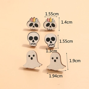 Détails des boucles d'oreilles Halloween en bois avec motifs de fantôme et crâne