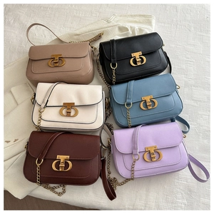 Sac à Bandoulière Vintage pour Femmes en Cuir PU Petit Sac Carré Avec Chaîne et Fermoir Métallique Sac de Mode Quotidien