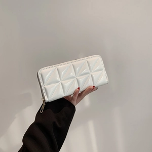 Mini pochette blanche à motif géométrique 3D avec fermeture éclair dorée et cuir chic