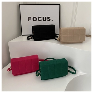 Bolsos bandolera cuadrados acolchados en negro, beige, rosa y verde oscuro con oro