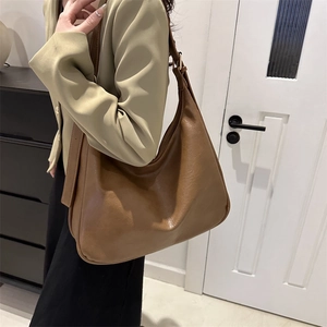 Retro brown leather hobo shoulder bag with adjustable strap for daily commute