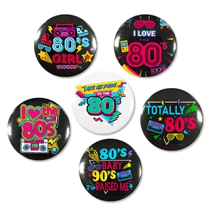 Set di 6 spille retrò anni '80 e '90 con motivi neon di cassette e pattini a rotelle
