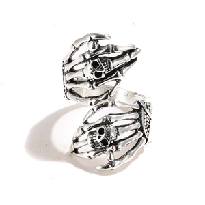 Retro punk skull hand ring in oxidized silver finish with hip hop gothic design