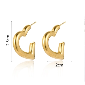 Close-up of golden heart-shaped hoop earrings showing 2.5cm height and polished finish