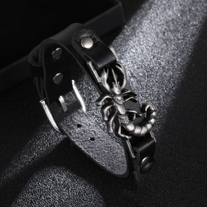 Bracelet en cuir avec motif scorpion rétro et détails métalliques de style punk