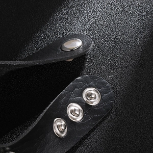 Punk-Lederarmband mit Metalldruckknöpfen und strukturierter Litschi-Maserung