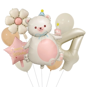 Dettaglio palloncino orso con margherite e numero 4 per festa di compleanno