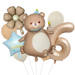 Dettaglio del set palloncini orsetto e margherita per decorazione 6° compleanno bimbi