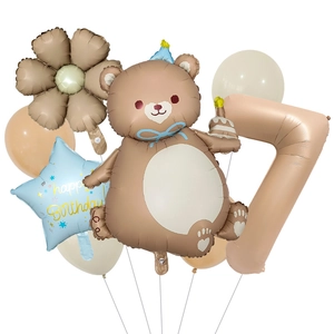 Dettaglio del set di palloncini opachi orsetto e margherita per il 7° compleanno bimbi