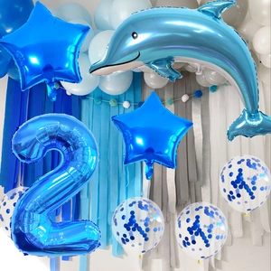 Kit de fiesta temática océano con globos de delfín y número 2 azul para segundo cumpleaños