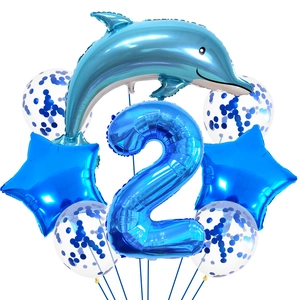 Set fiesta océano con delfín azul y globos de aluminio número 2 para segundo cumpleaños